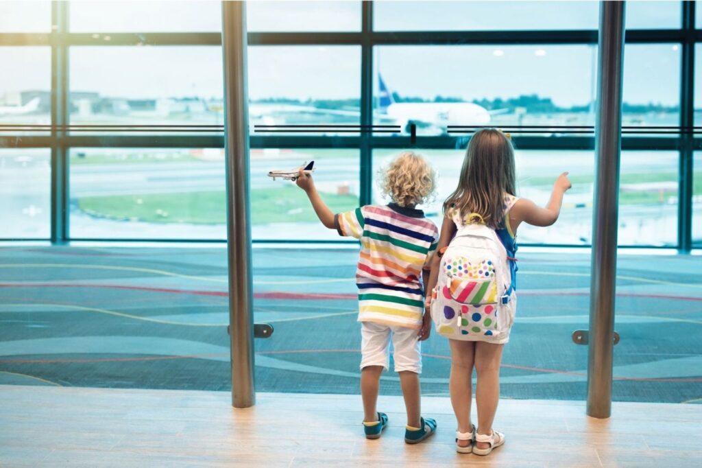 kids traveling airport